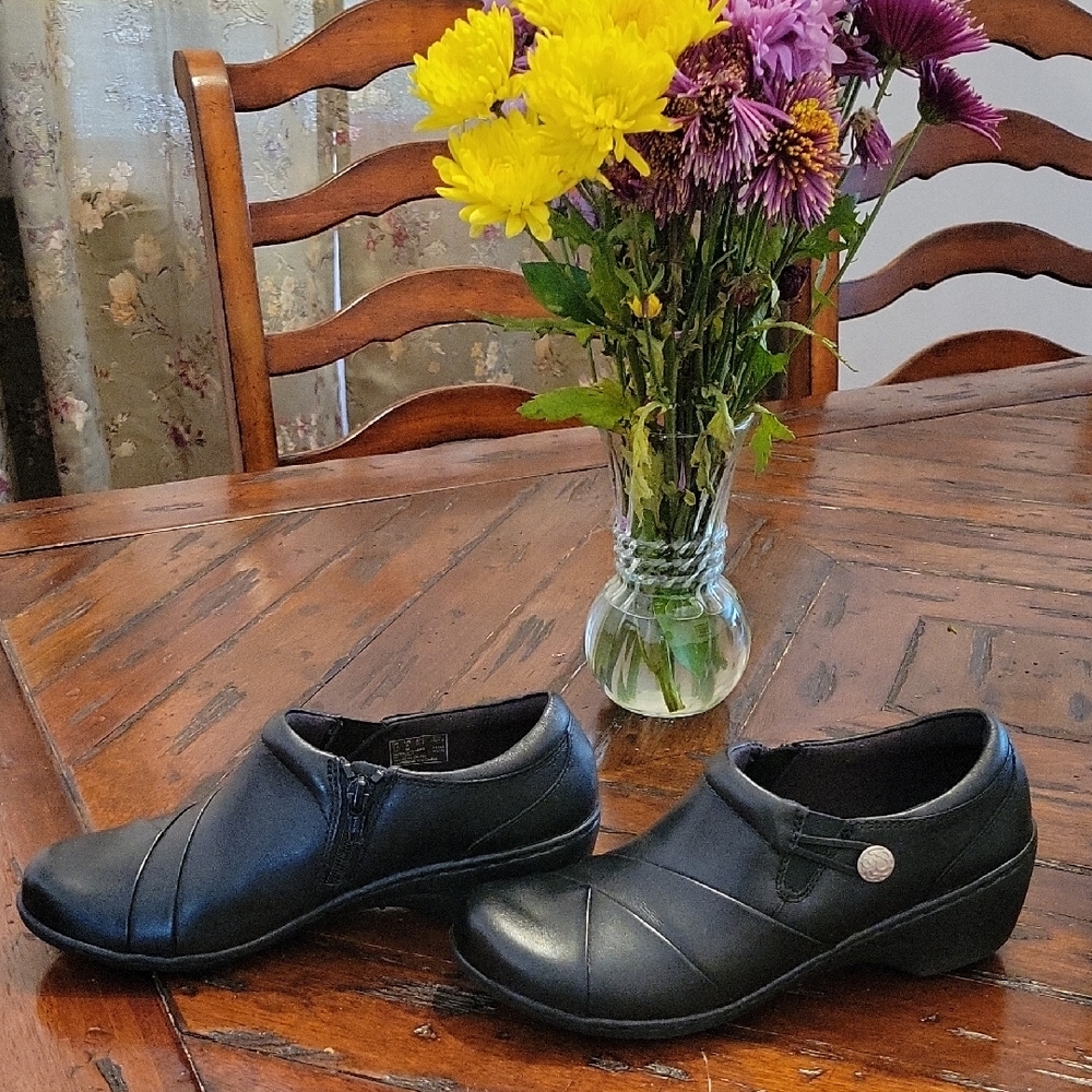 Clarks Women's Black Leather Mules